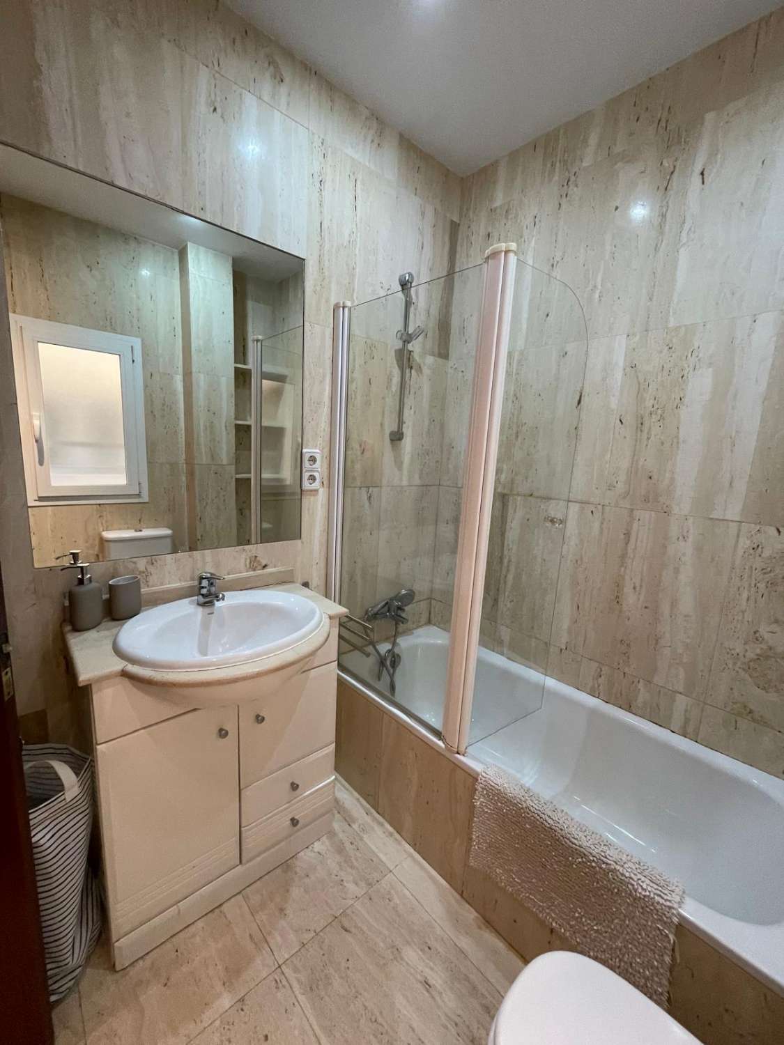 Bright 3-Bedroom Apartment in Chamberí