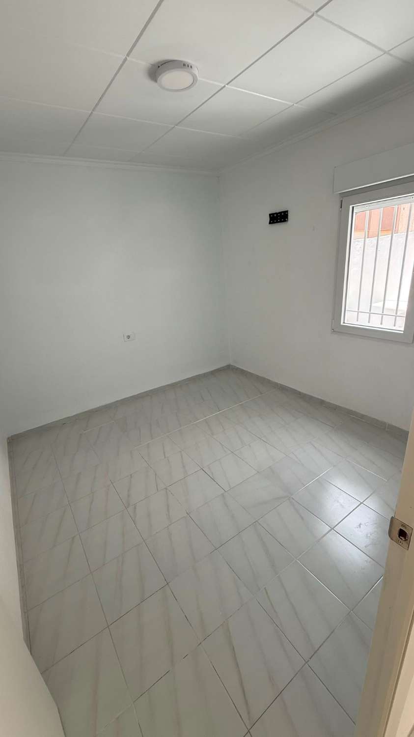 CASA A DOS CALLES BURRIANA