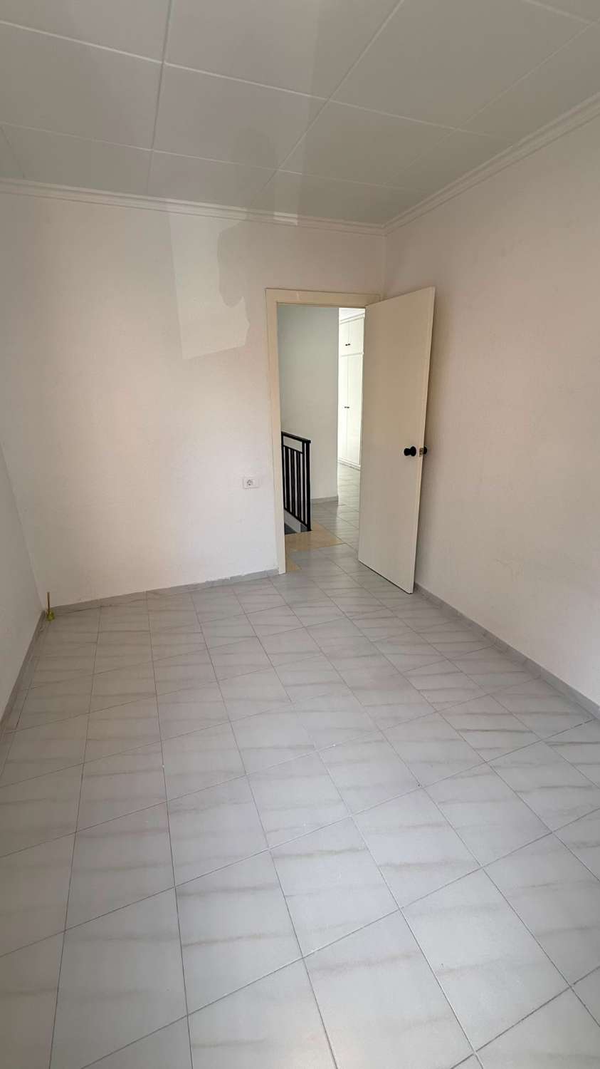 CASA A DOS CALLES BURRIANA