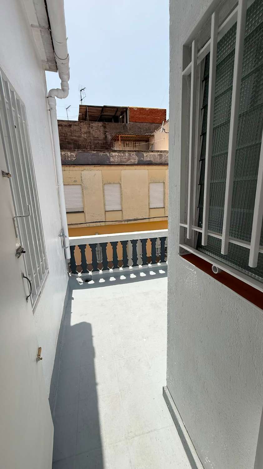 CASA A DOS CALLES BURRIANA