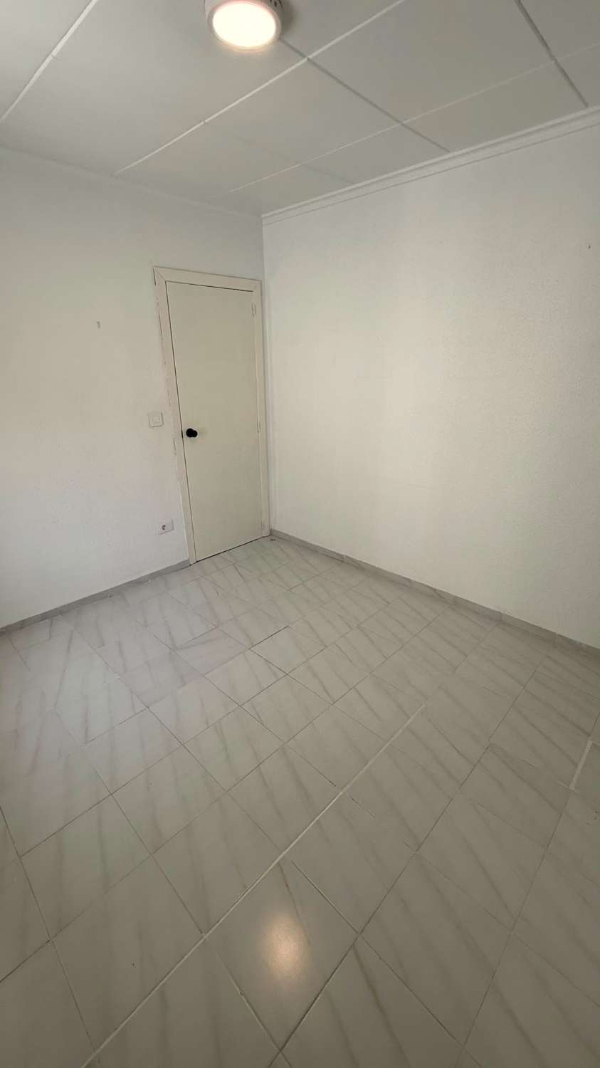 CASA A DOS CALLES BURRIANA