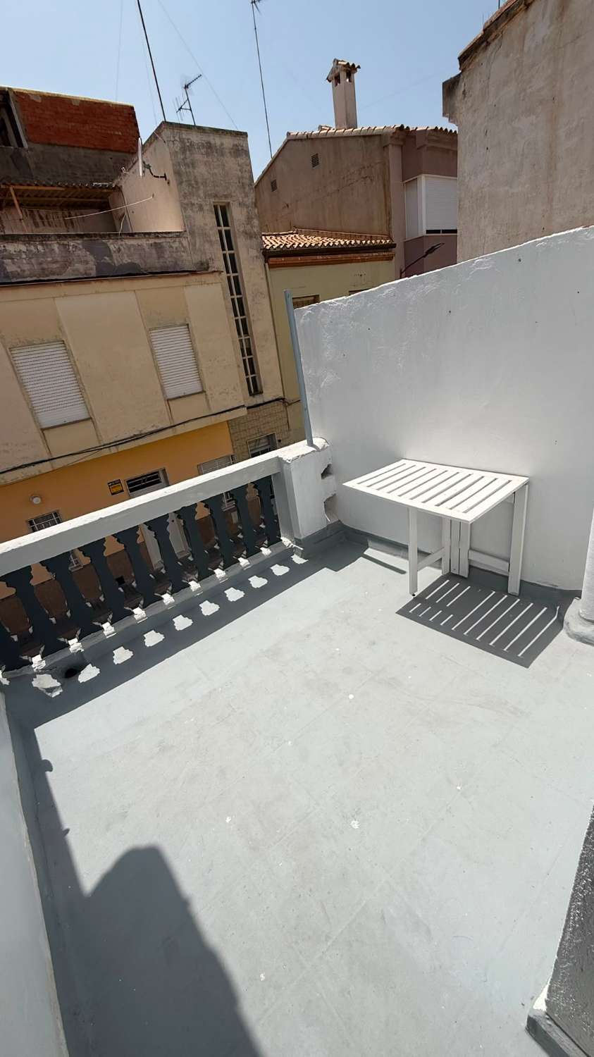 CASA A DOS CALLES BURRIANA