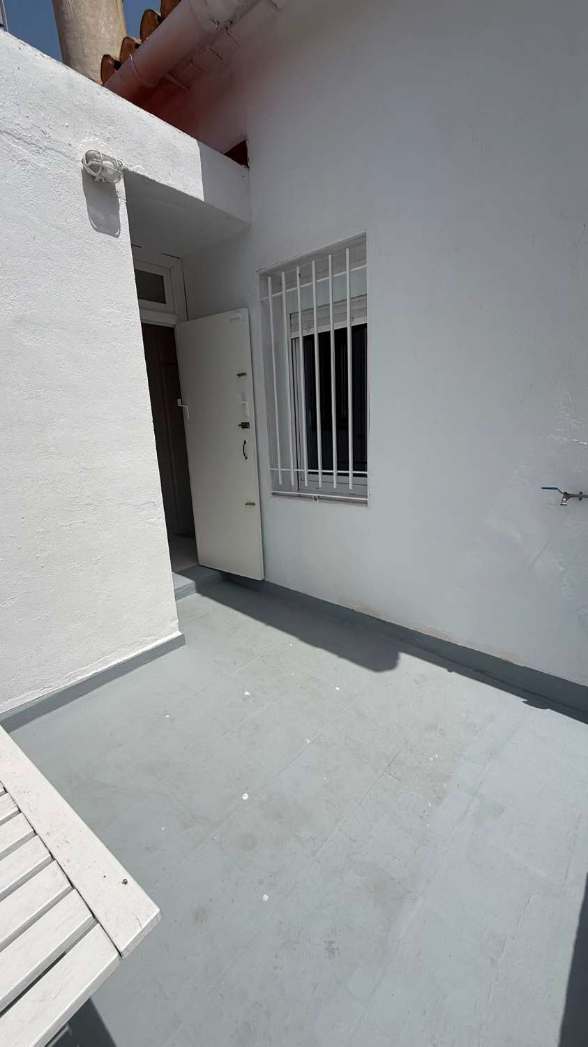 CASA A DOS CALLES BURRIANA