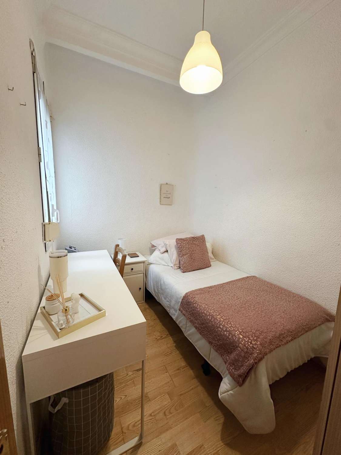 Cozy and warm two bedroom apartment in Chamberí