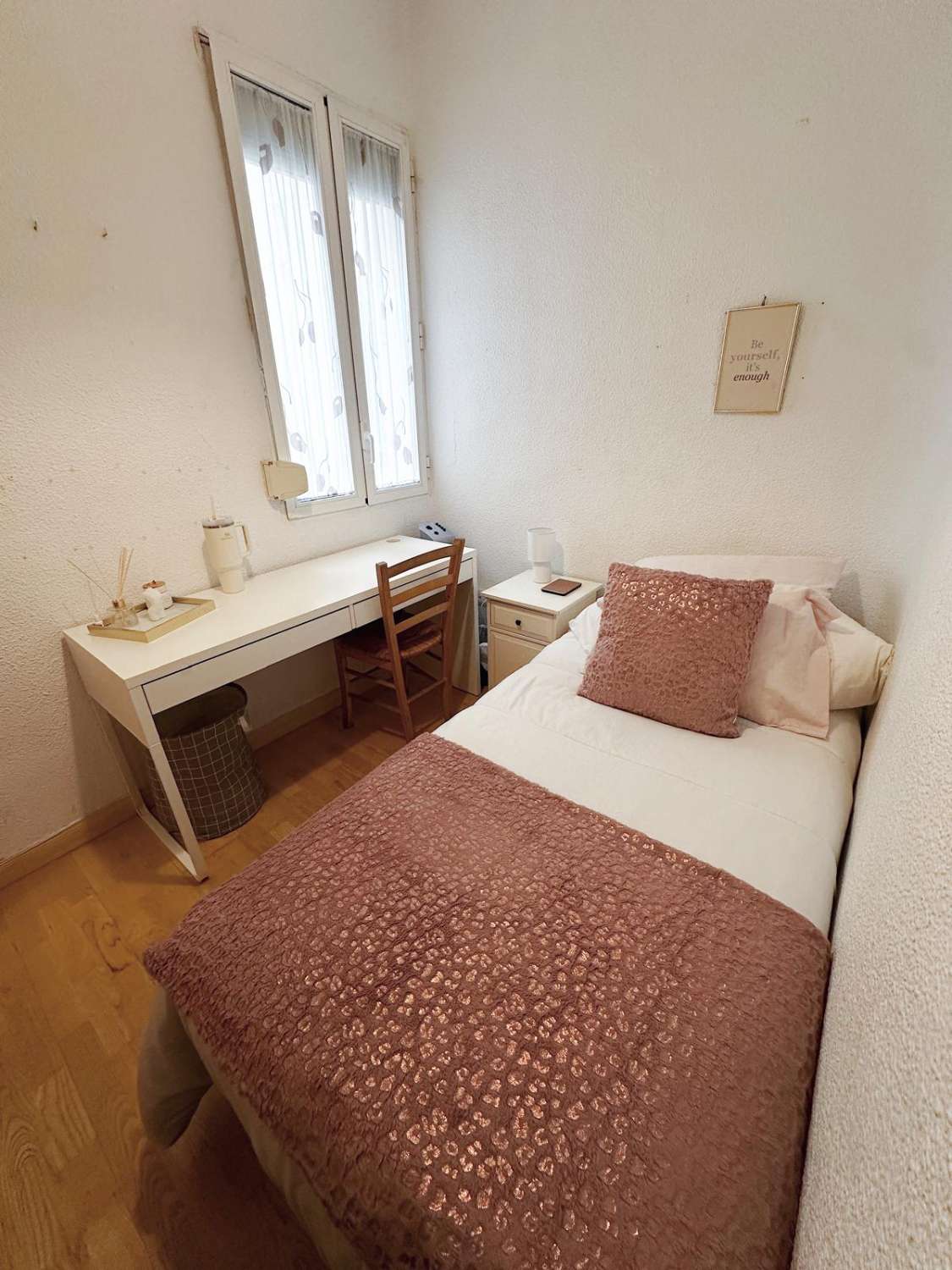 Cozy and warm two bedroom apartment in Chamberí